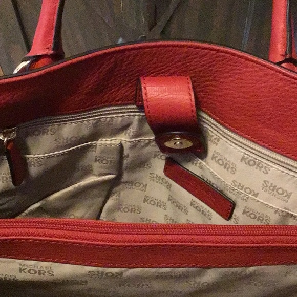 Red Michael Kors Hamilton shoulder bag medium sized, gold hardware - Picture 8 of 10